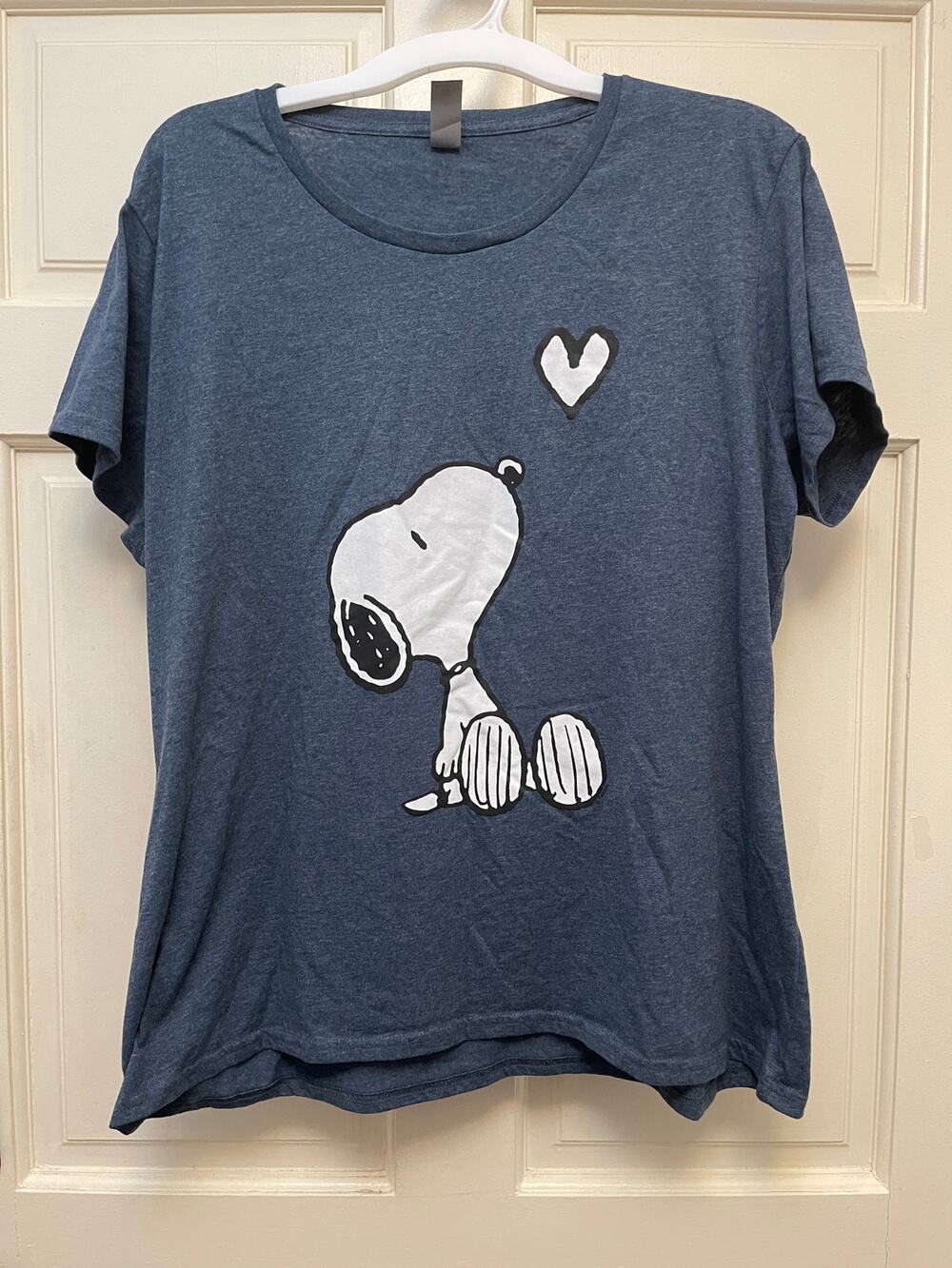 Snoopy Cartoon T-shirt Blue heart Shirt size 2XL Charlie Brown Peanuts Dog